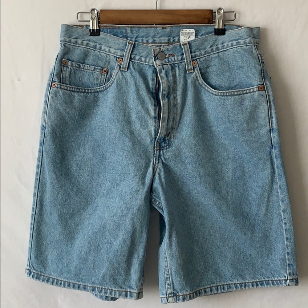 Men vintage Levi jean shorts size 33